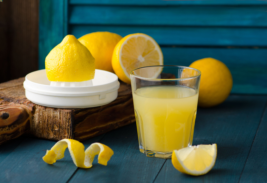Limonade avec du jus de citron