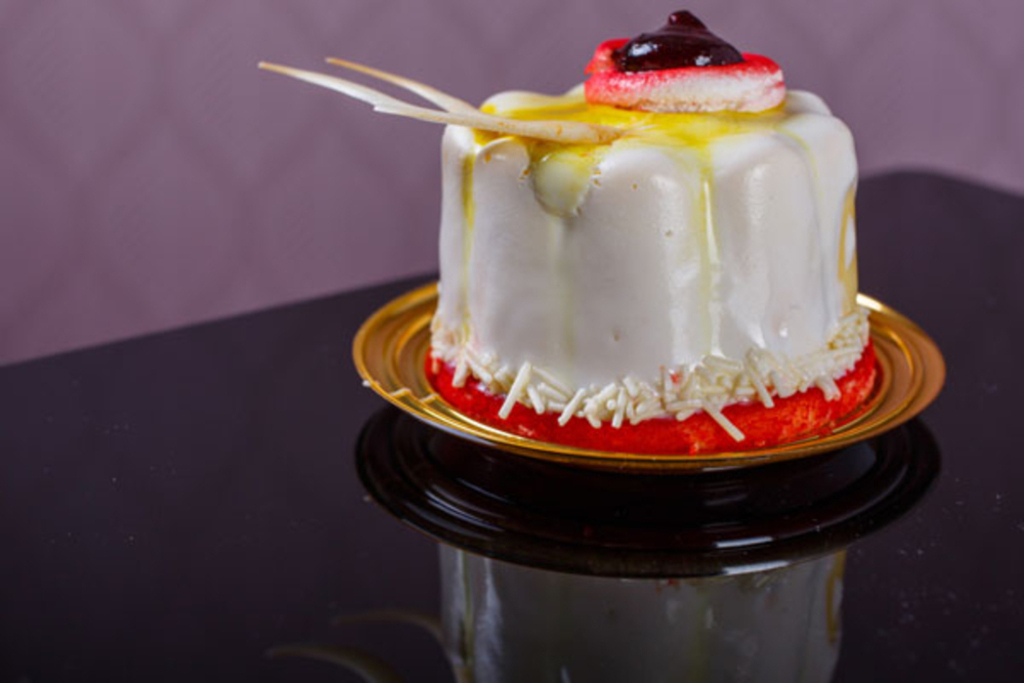 Vanilla and red fruit entremets