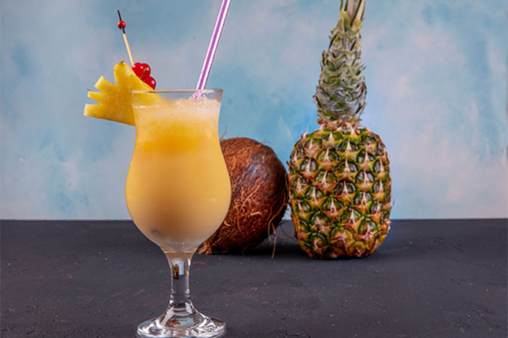 Cocktail pina colada sans alcool au jus d'ananas et lait de coco