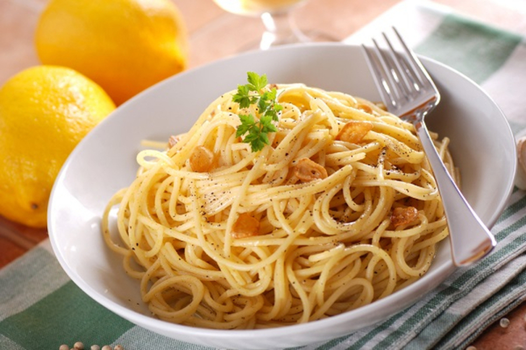 Pasta with lemon, garlic and olive oil