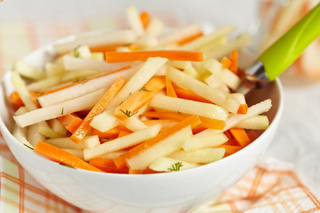 Kohlrabi, carrot and apple salad