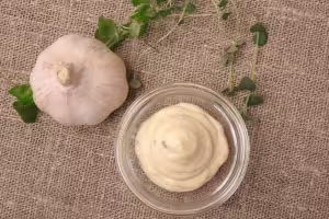 Crème d'ail rose de lautrec