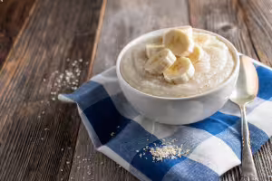 Porridge aux bananes et aux flocons d'avoine
