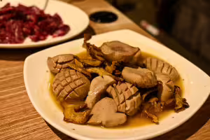 Pork kidneys in red wine