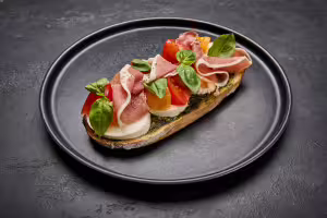 Bruschetta-speck-pesto