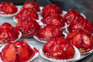 Strawberry and liquorice tartlet