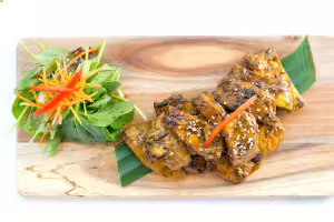 Frutti esotici nelle foglie di banana