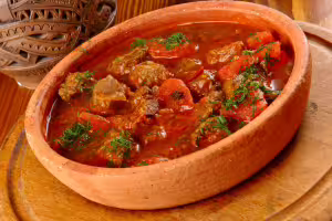 Flat rib with tomato sauce