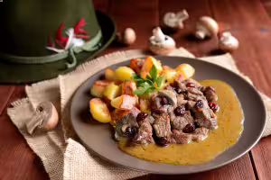 Wild boar meat and tomato sauce with bacon