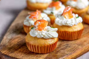 Savory little cakes with rascalat cream