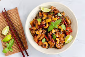 Sautéed chicken with cashew nuts