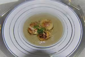 Creamy lentils and pan-fried scallops