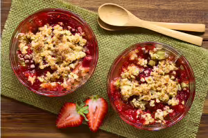 Red fruit crumble
