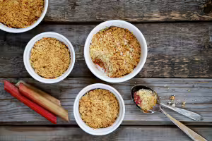 Rhubarb crumble