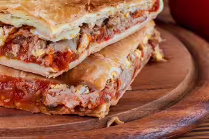 Thunfisch, tomate und senf-tarte