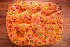 Fougasse mit speck und käse
