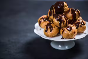 Profiteroles de chocolate