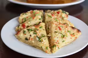 Cheese naan, pain indien au fromage