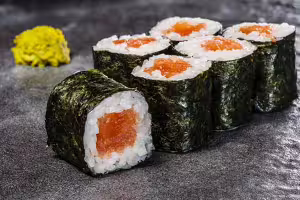 Lachs und avocado-maki