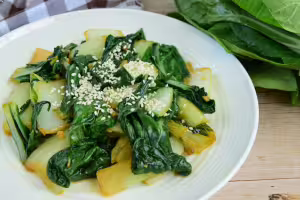 Bok choy saltato con lo zenzero