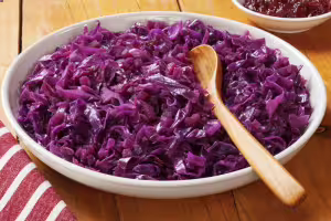 Red cabbage with cranberries and apples