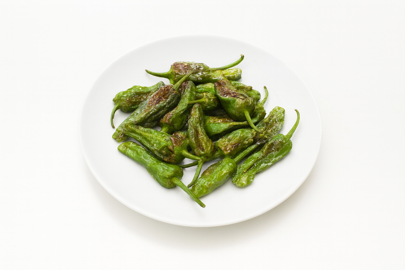 Piments de padrón sautés